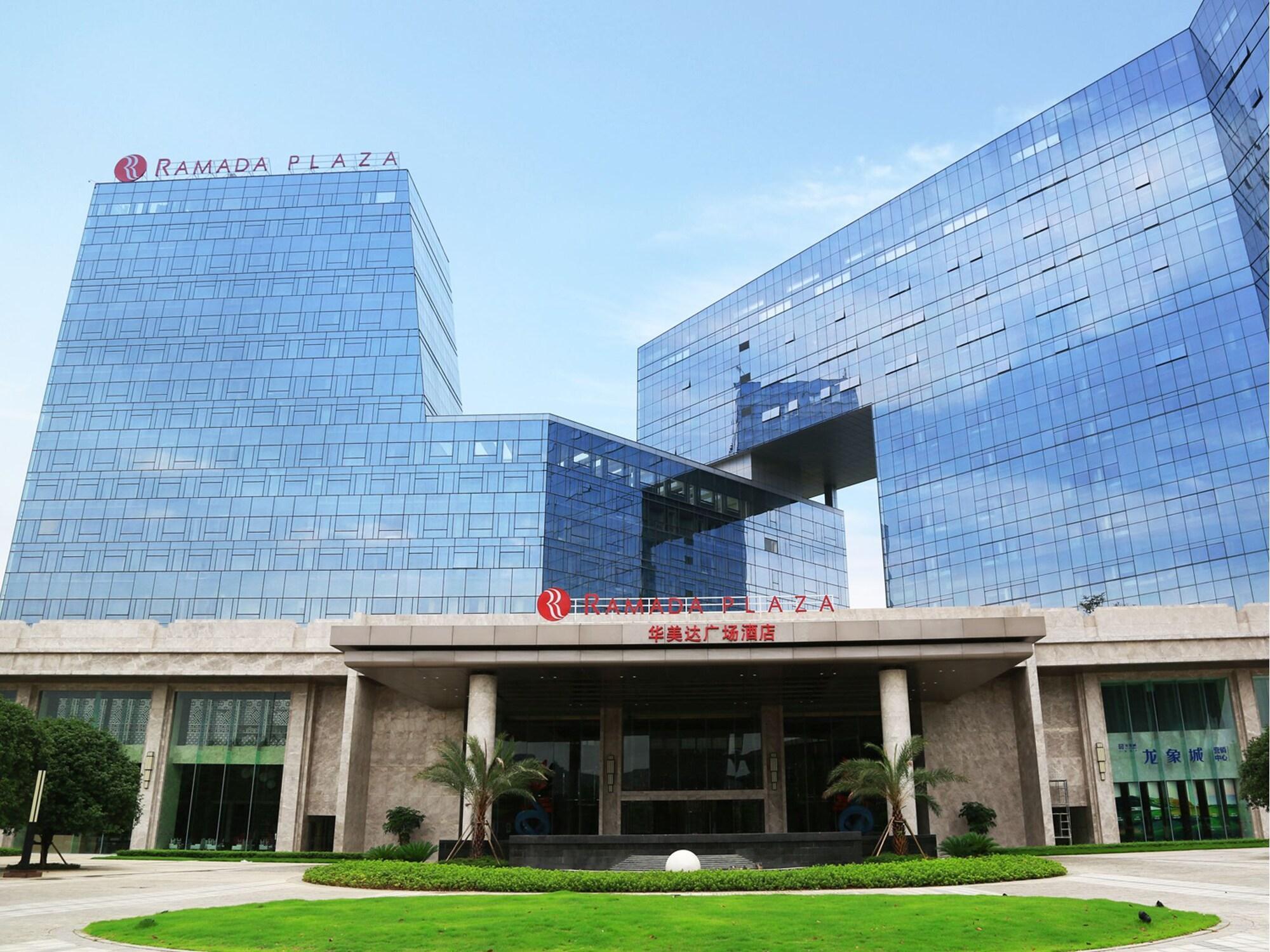 Отель Ramada Plaza Liuzhou Liudong Экстерьер фото