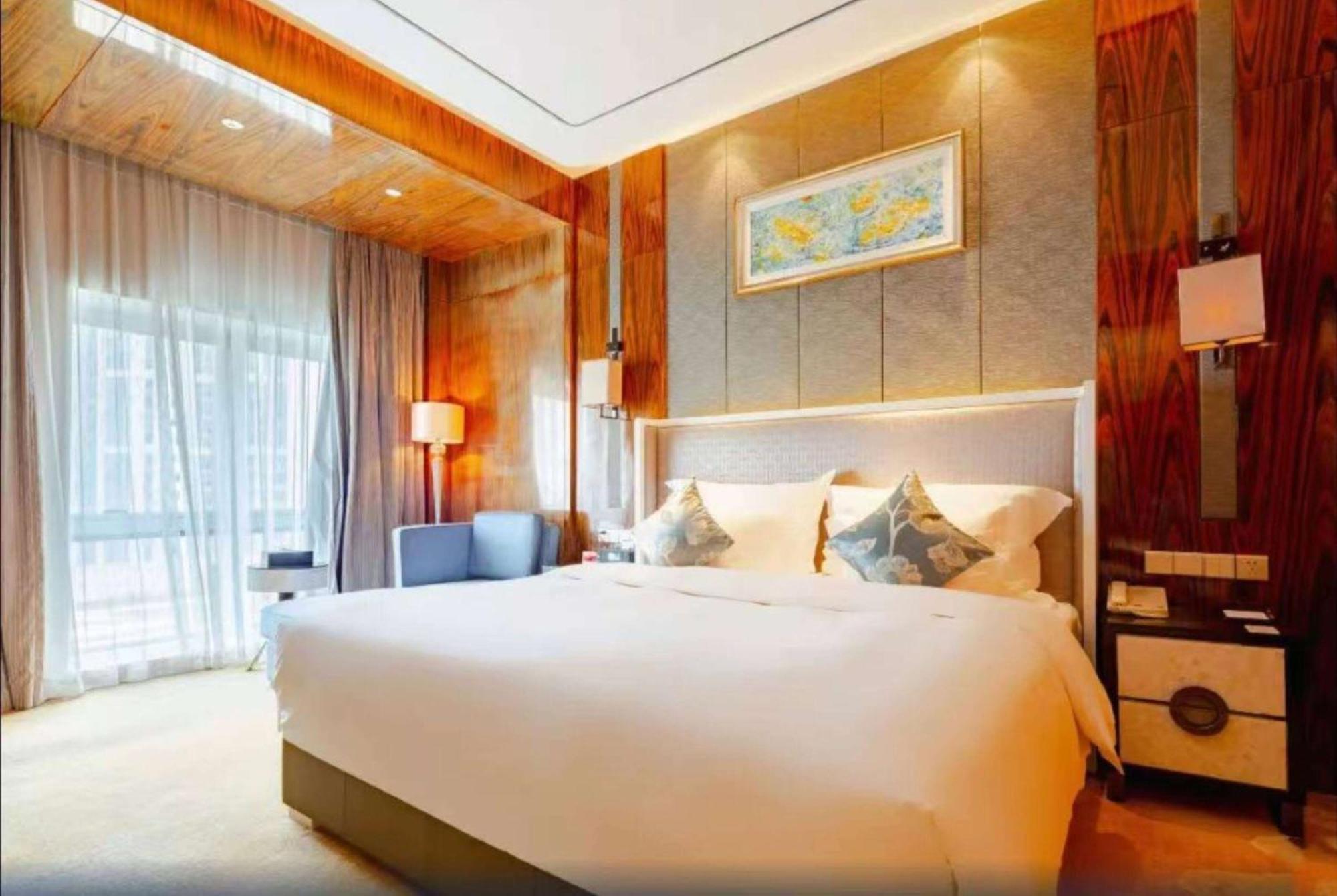 Отель Ramada Plaza Liuzhou Liudong Экстерьер фото